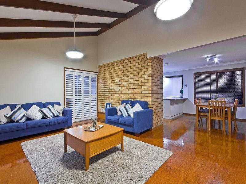 5 Downing Street, Birkdale QLD 4159