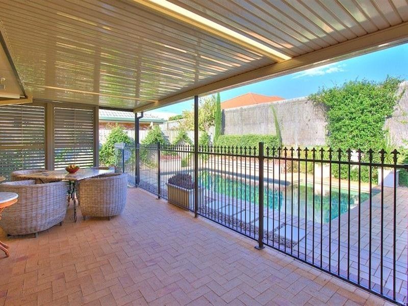 11 Baythorn Drive, Thornlands QLD 4164