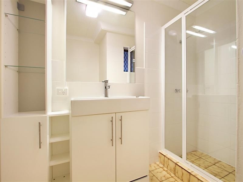 1a/11 Wharf Street, Cleveland QLD 4163