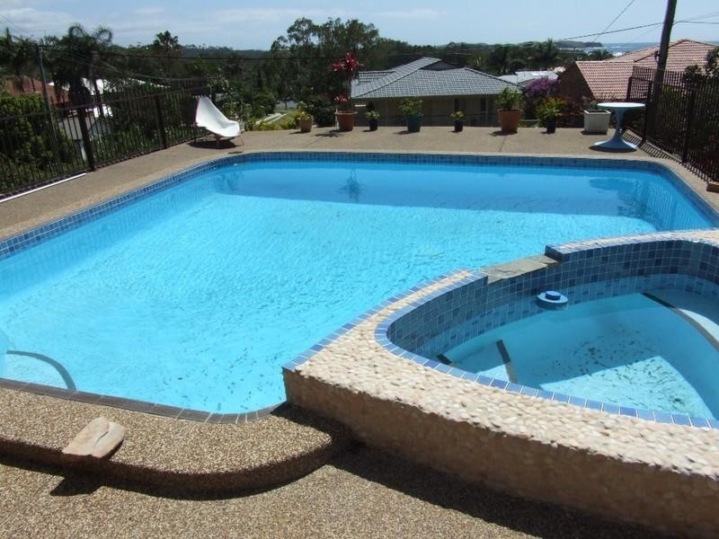 20 Ocean View Crescent, Emerald Beach NSW 2456