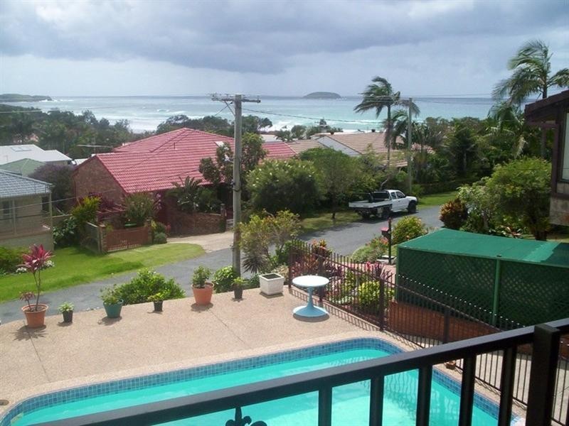20 Ocean View Crescent, Emerald Beach NSW 2456