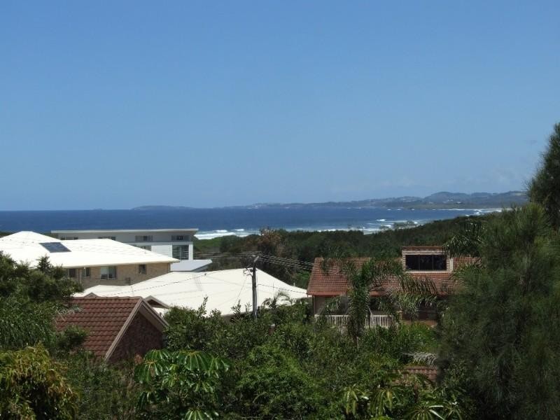 48 Dammerel Crescent, Emerald Beach NSW 2456