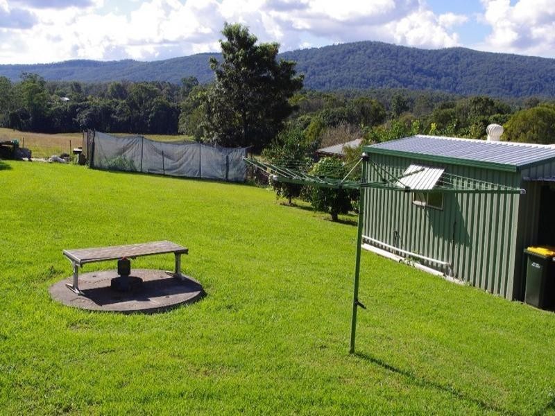 17 Weir Street, Nana Glen NSW 2450