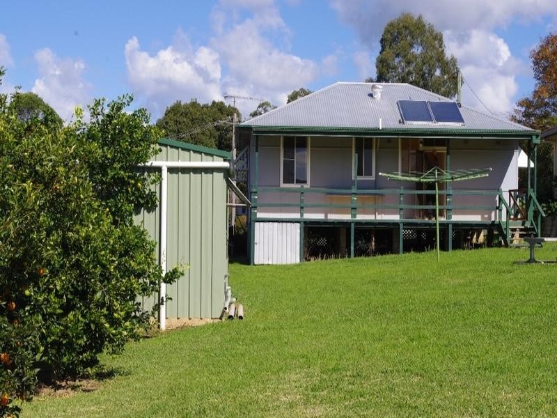 17 Weir Street, Nana Glen NSW 2450