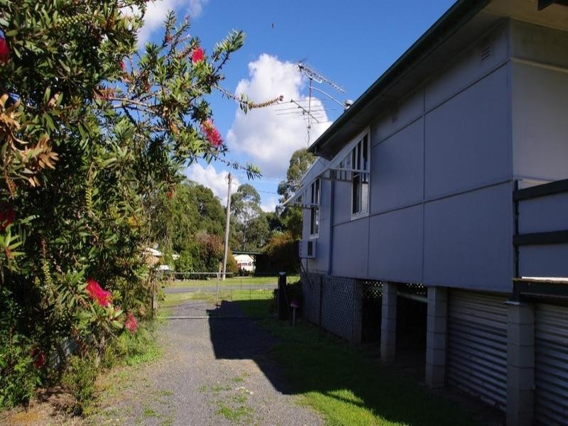 17 Weir Street, Nana Glen NSW 2450