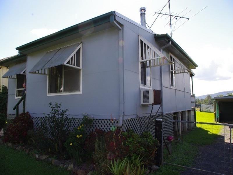 17 Weir Street, Nana Glen NSW 2450