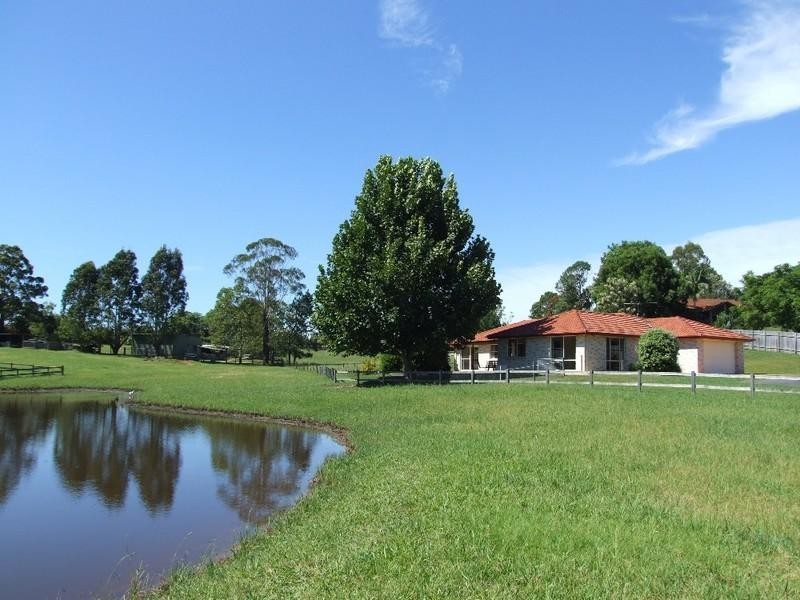 33 Faviell Drive, Bonville NSW 2441