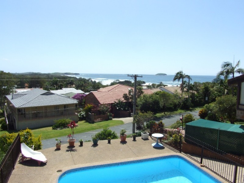 20 Ocean View Crescent, Emerald Beach NSW 2456