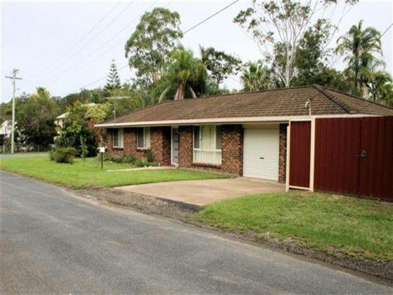 1 Banksia Close, Sandy Beach NSW 2456