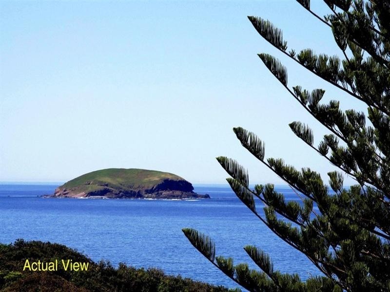 6 Lighthouse Crescent, Emerald Beach NSW 2456