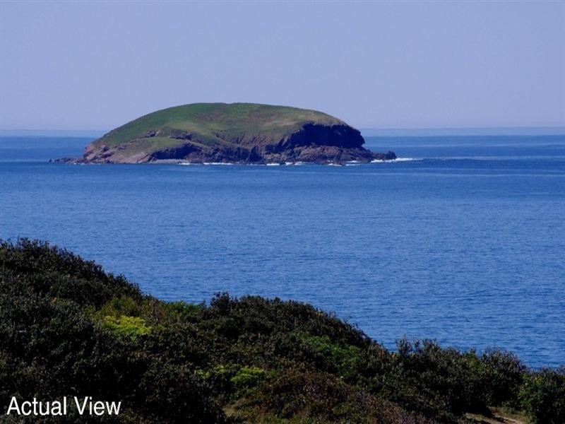 6 Lighthouse Crescent, Emerald Beach NSW 2456