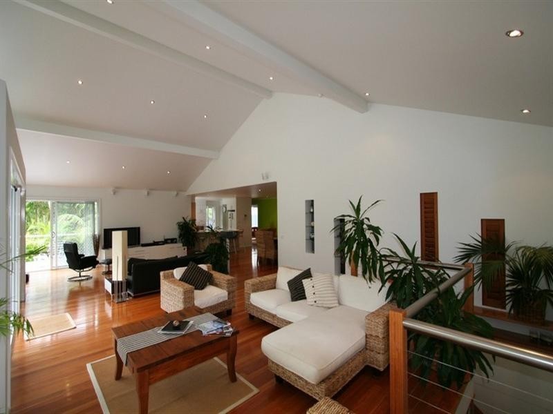 16 Lakeside Drive, Sapphire Beach NSW 2450