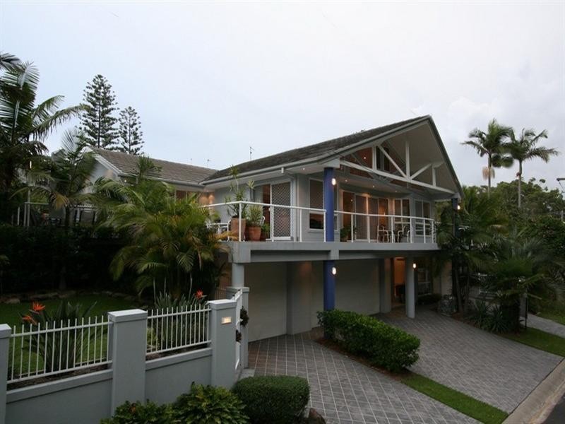 16 Lakeside Drive, Sapphire Beach NSW 2450