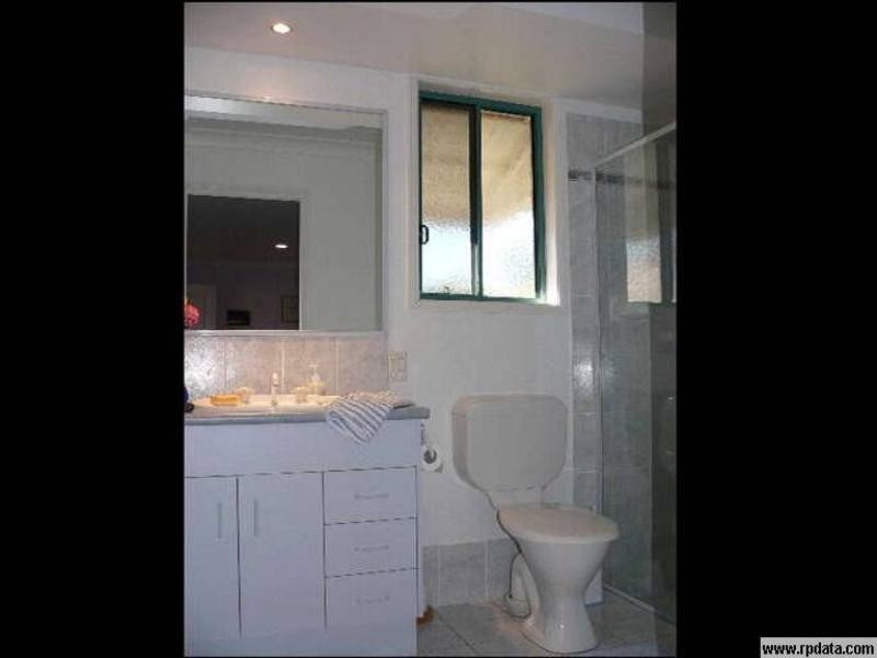 17 Oakland Parade, Banora Point NSW 2486