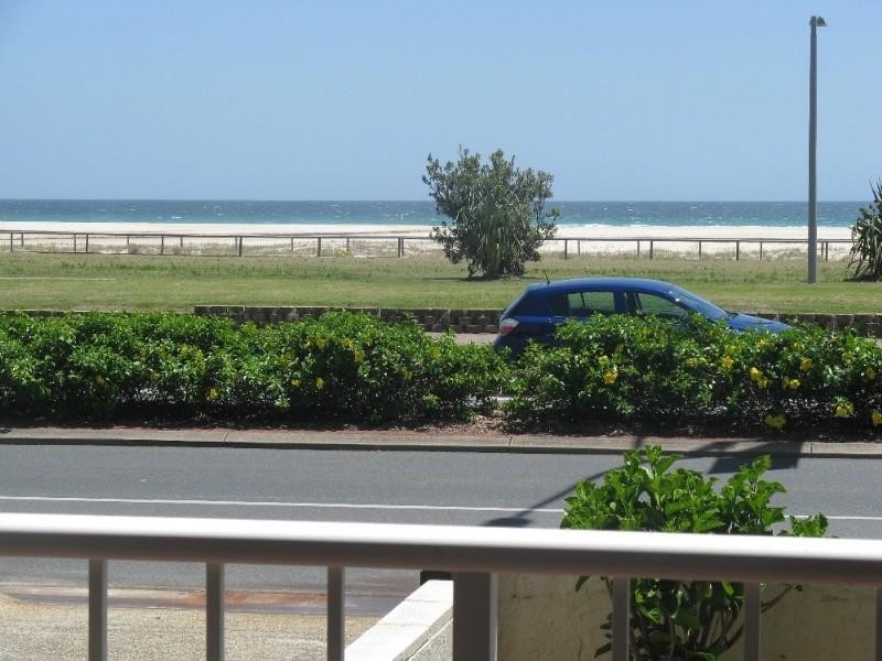 2/8 Musgrave Street, Kirra QLD 4225