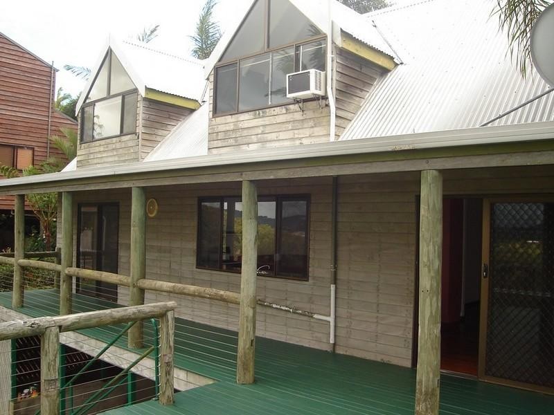 9 Broadwater Esplanade, Bilambil Heights NSW 2486