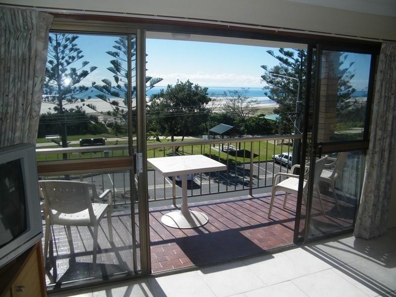 9/20 Pacific Parade, Bilinga QLD 4225