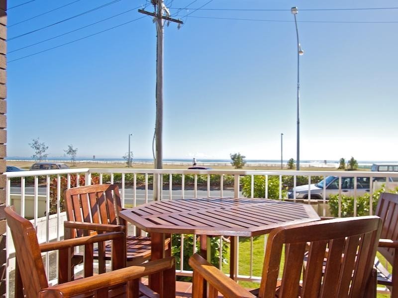 2/8 Musgrave Street, Kirra QLD 4225