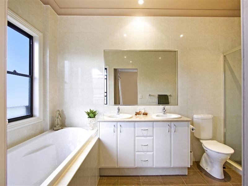 26 Frog Rock Crescent, Reedy Creek QLD 4227