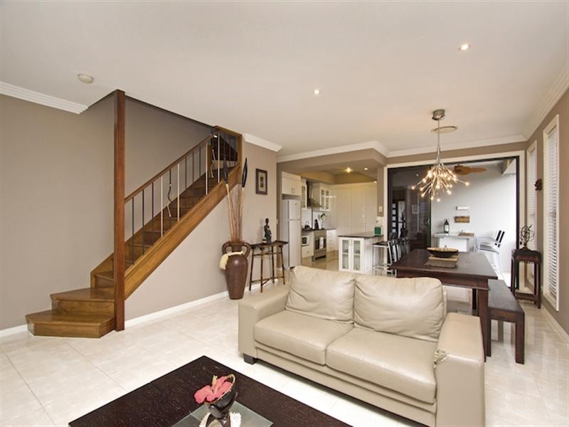 26 Frog Rock Crescent, Reedy Creek QLD 4227