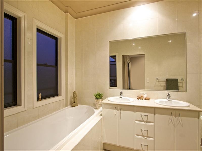 26 Frog Rock Crescent, Reedy Creek QLD 4227