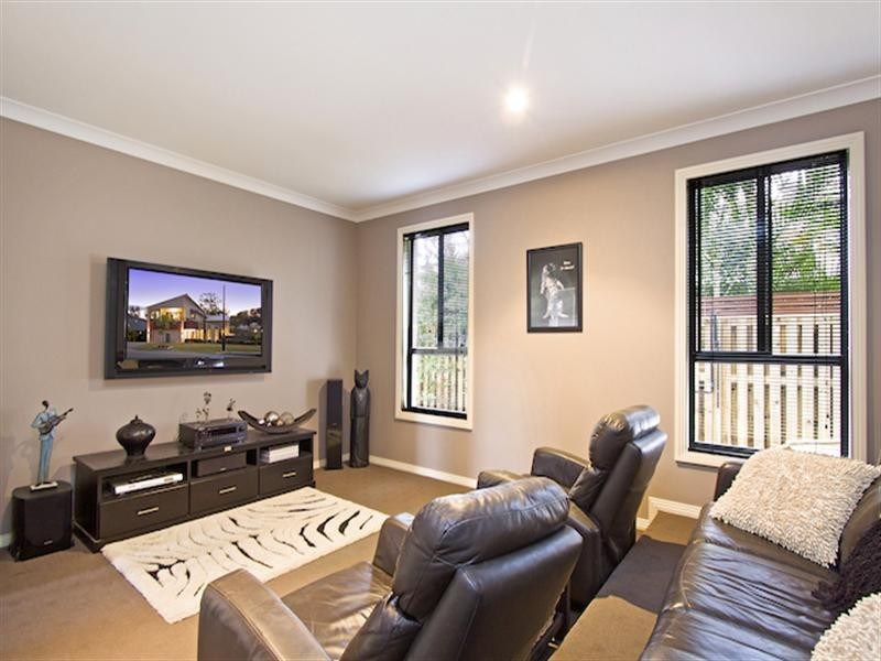 26 Frog Rock Crescent, Reedy Creek QLD 4227