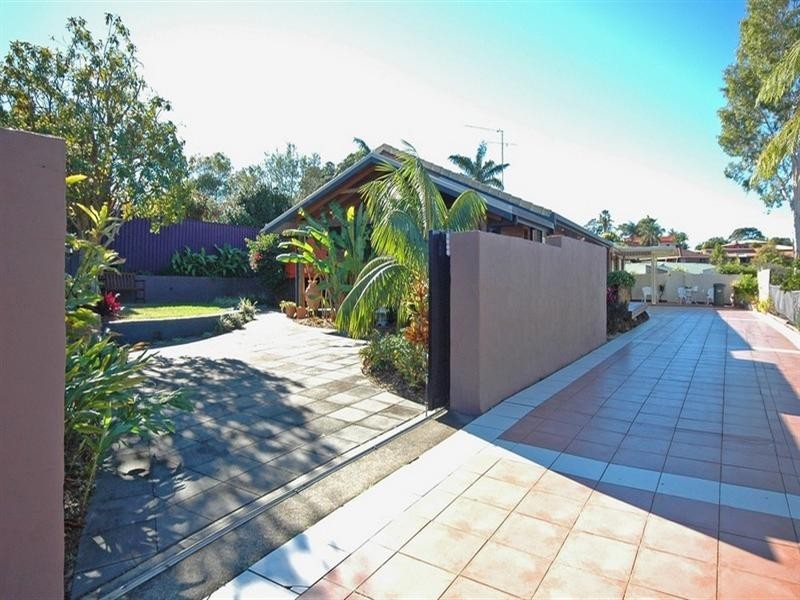 1/1 Flame Tree Terrace, Banora Point NSW 2486