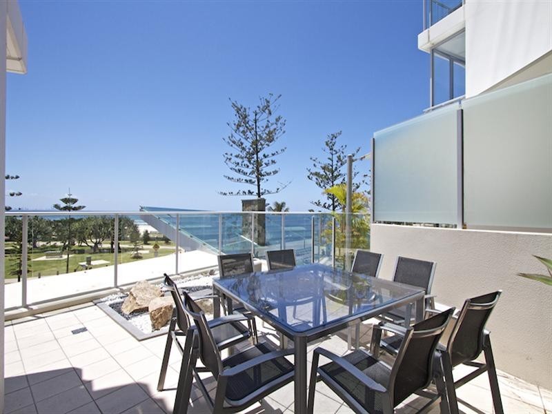 204/110 Marine Parade, Coolangatta QLD 4225