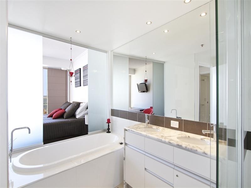 204/110 Marine Parade, Coolangatta QLD 4225