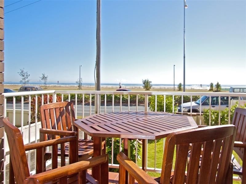 2/8 Musgrave Street, Kirra QLD 4225