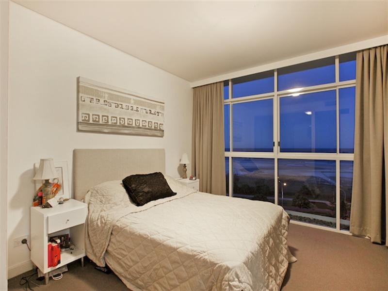 609/2 Creek Street, Kirra QLD 4225