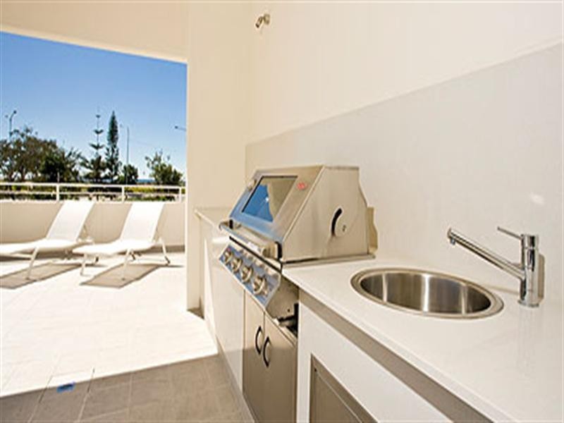 609/2 Creek Street, Kirra QLD 4225