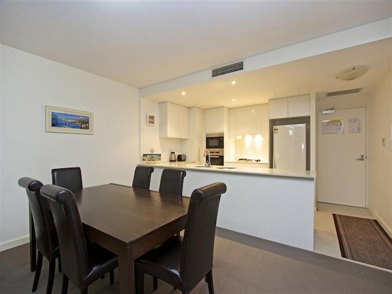 609/2 Creek Street, Kirra QLD 4225