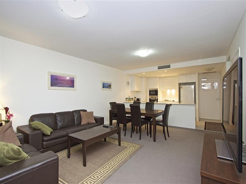 609/2 Creek Street, Kirra QLD 4225