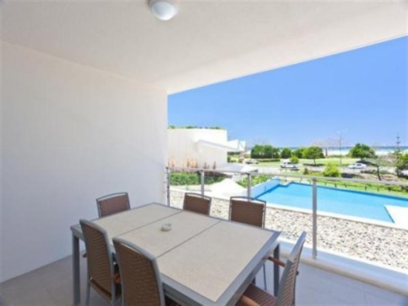 004/2 Creek Street, Kirra QLD 4225