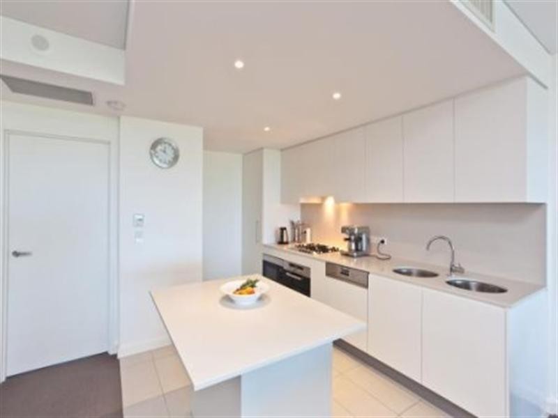 004/2 Creek Street, Kirra QLD 4225