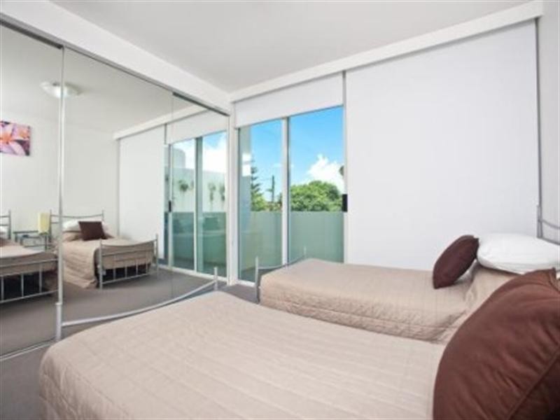 004/2 Creek Street, Kirra QLD 4225