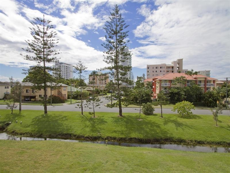 8/23 Coolangatta Road, Coolangatta QLD 4225