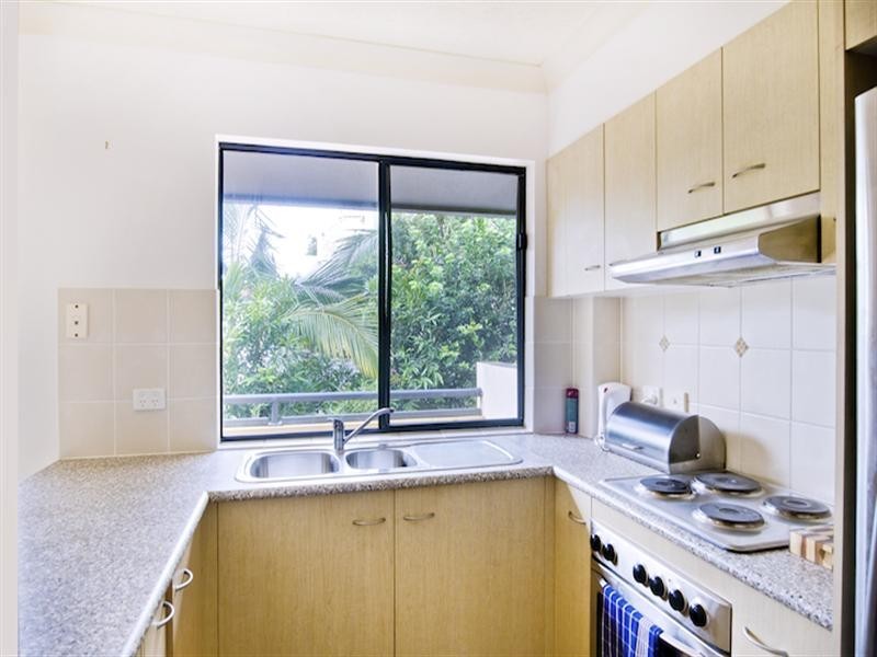 2/33 Dixon Street, Coolangatta QLD 4225