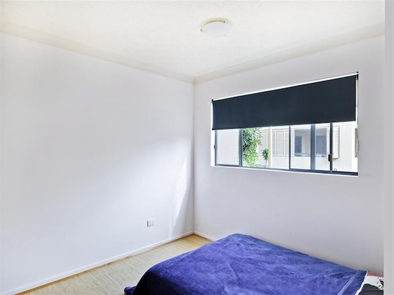 2/33 Dixon Street, Coolangatta QLD 4225