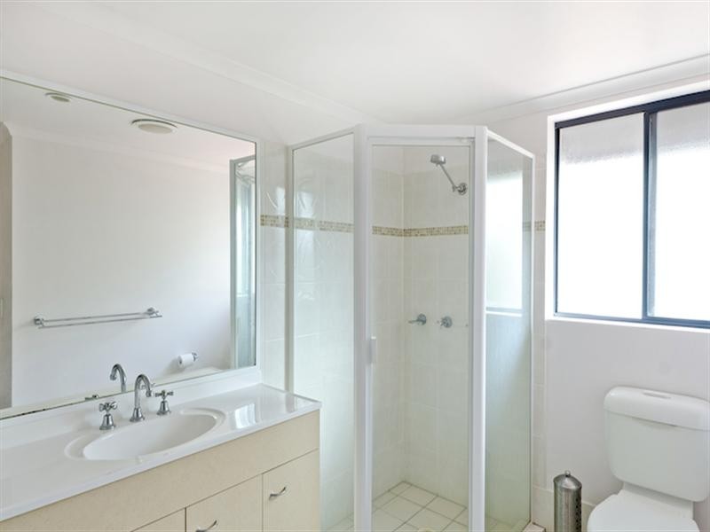 2/33 Dixon Street, Coolangatta QLD 4225