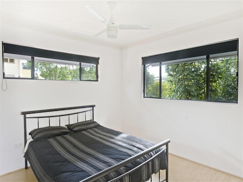 2/33 Dixon Street, Coolangatta QLD 4225