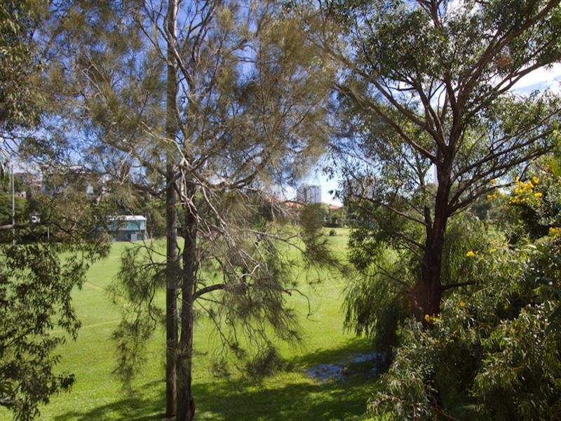 2/33 Dixon Street, Coolangatta QLD 4225