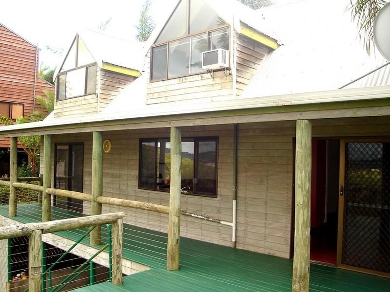 9 Broadwater Esplanade, Bilambil Heights NSW 2486