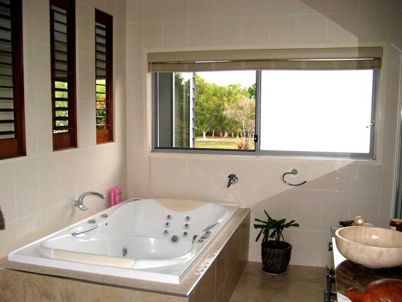 4 Bolton Street, Kirra QLD 4225