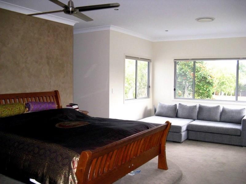 4 Bolton Street, Kirra QLD 4225