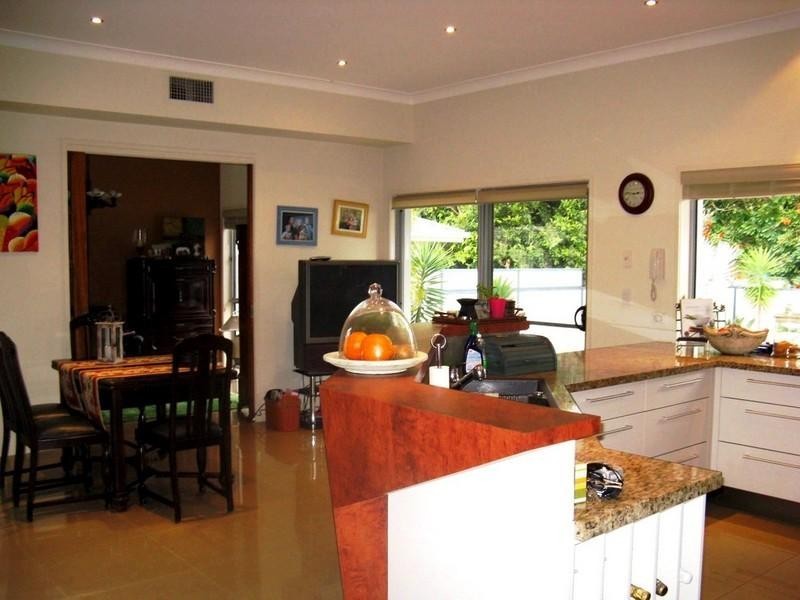 4 Bolton Street, Kirra QLD 4225