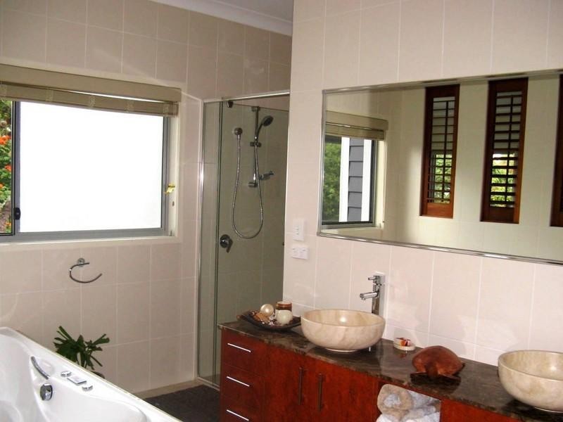 4 Bolton Street, Kirra QLD 4225