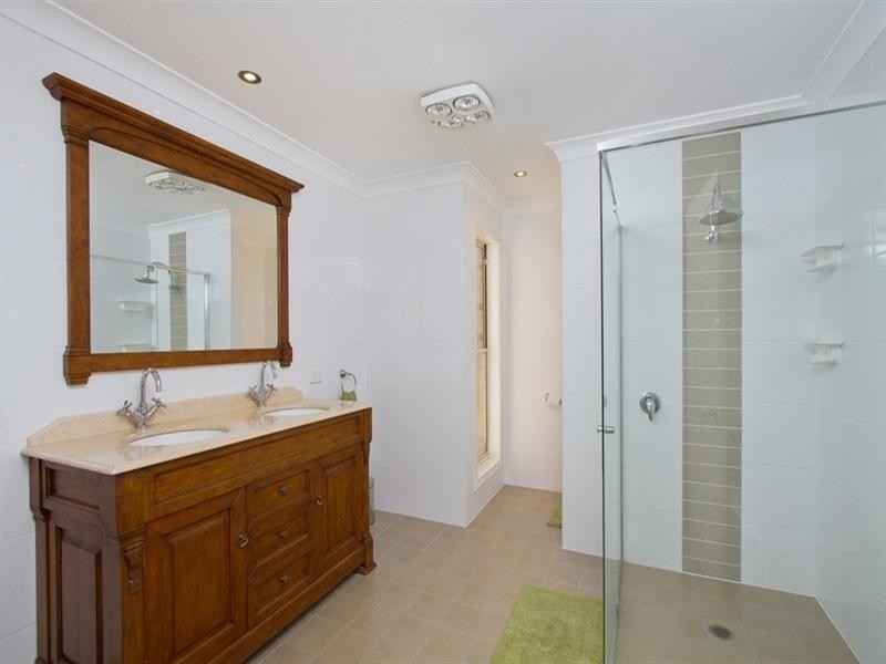 1 Gracilis Court, Elanora QLD 4221