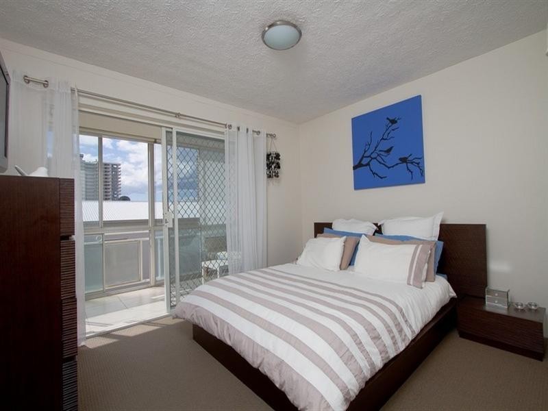 2/50 McLean Street, Coolangatta QLD 4225